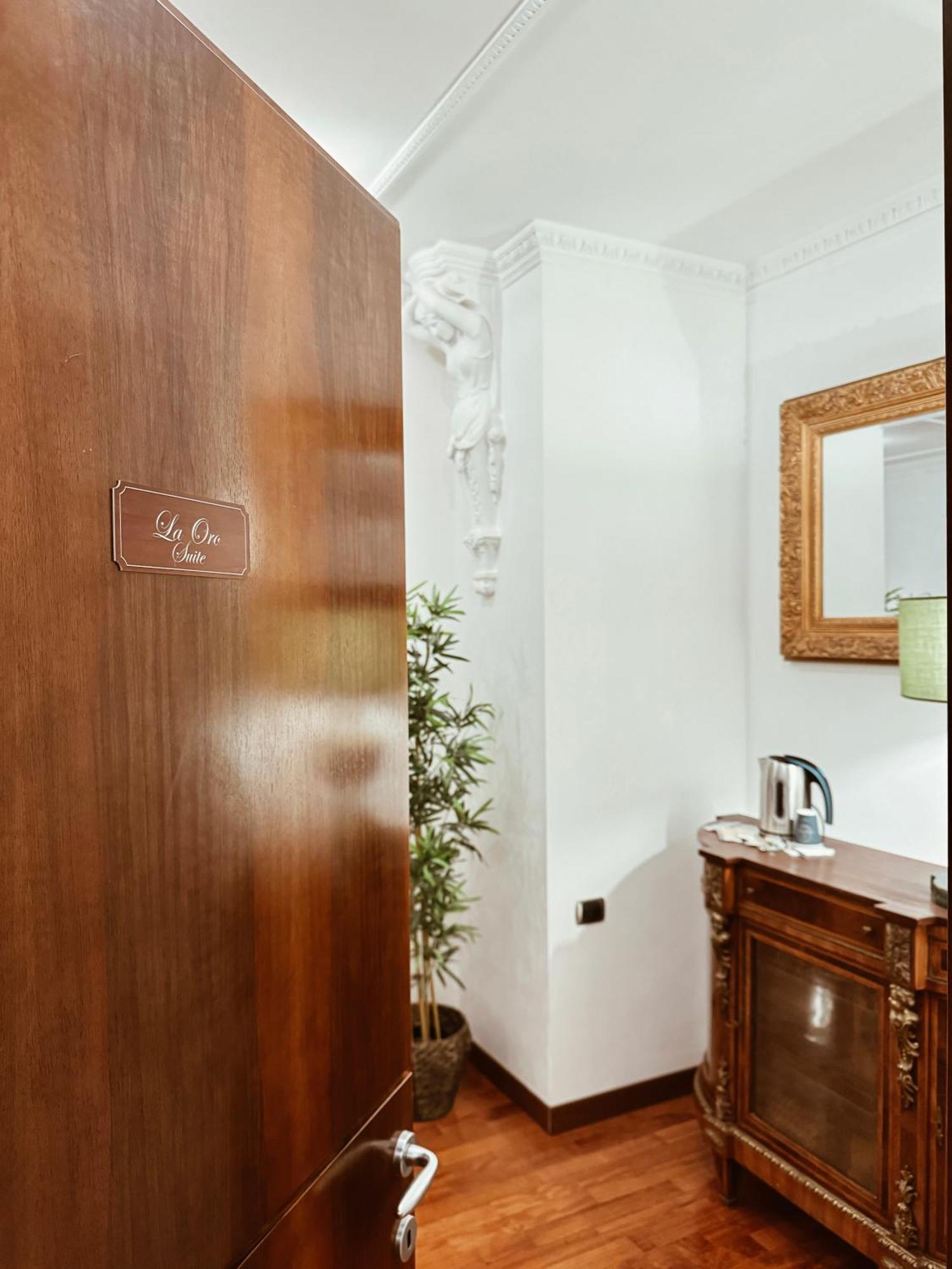 Residenza Tritone Luxury Guest House Trevi Fountain روما المظهر الخارجي الصورة