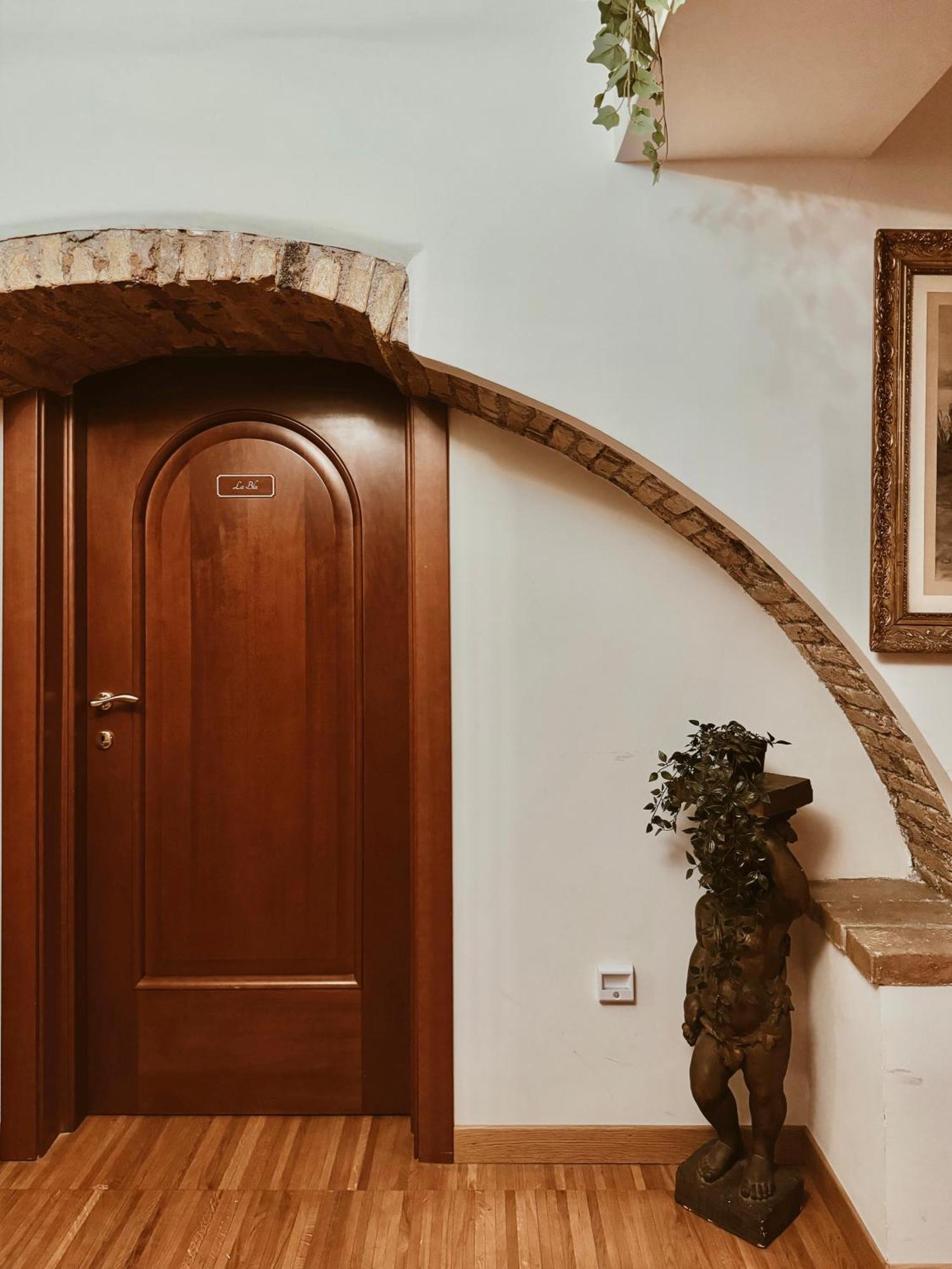 Residenza Tritone Luxury Guest House Trevi Fountain روما المظهر الخارجي الصورة