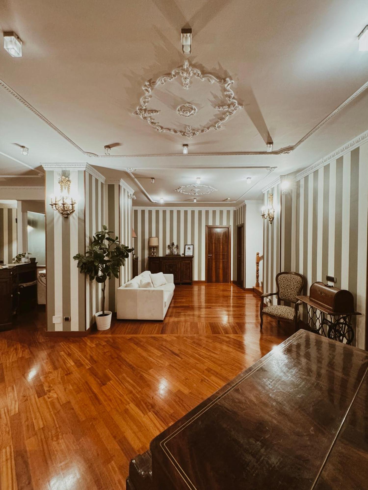 Residenza Tritone Luxury Guest House Trevi Fountain روما المظهر الخارجي الصورة