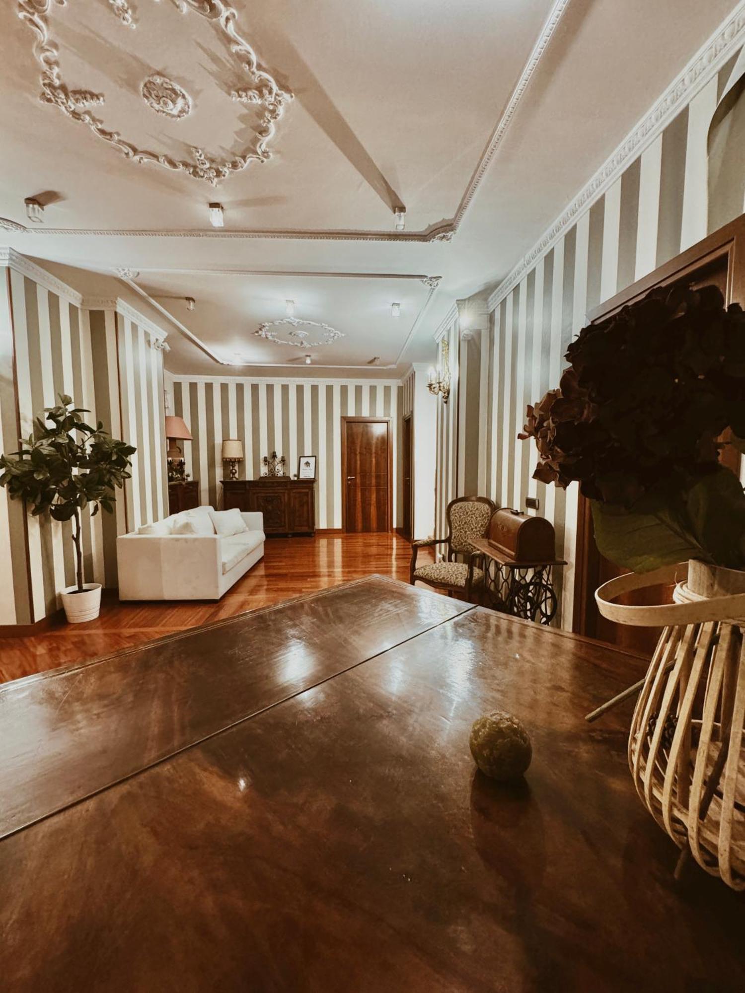 Residenza Tritone Luxury Guest House Trevi Fountain روما المظهر الخارجي الصورة
