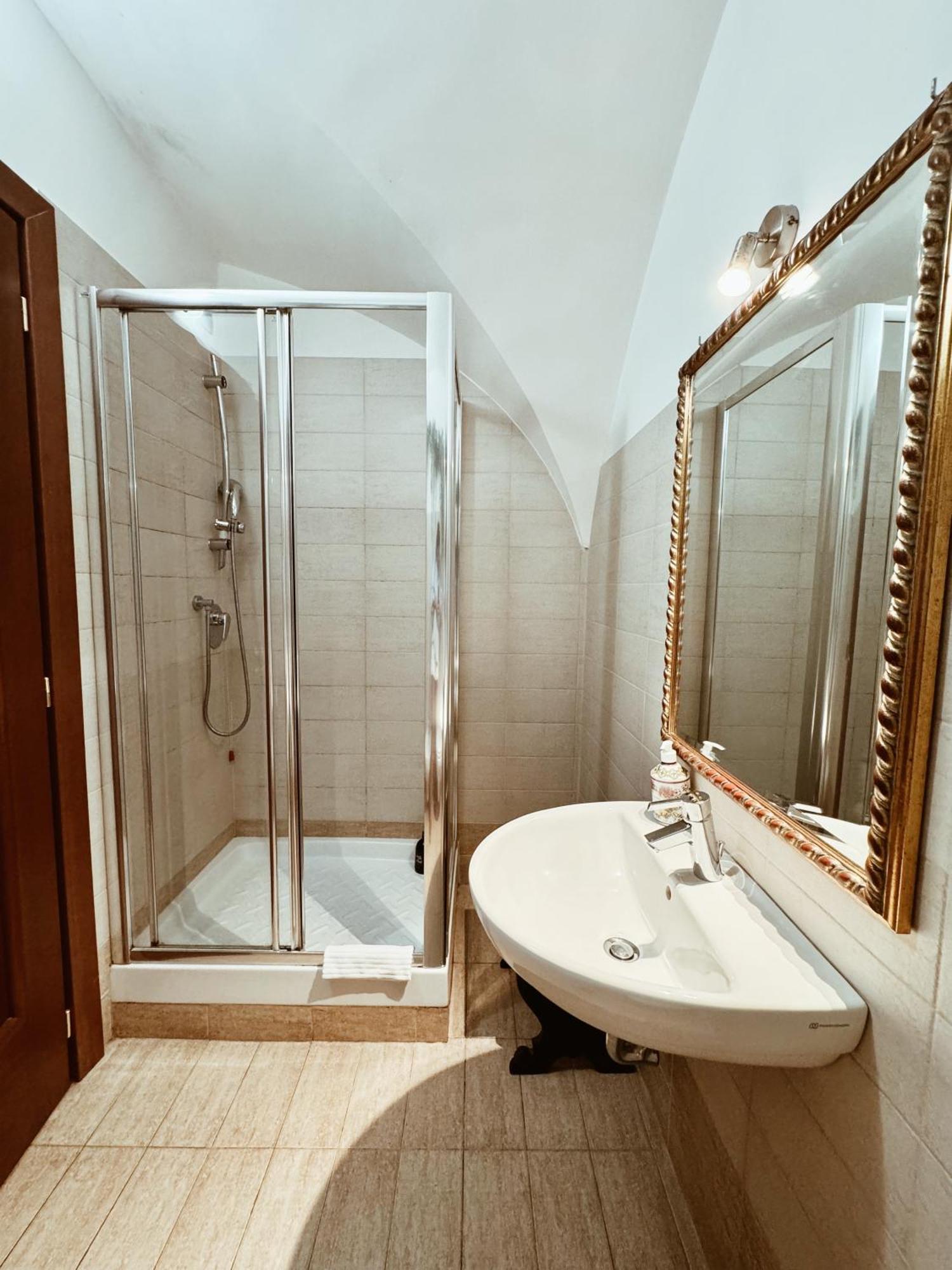 Residenza Tritone Luxury Guest House Trevi Fountain روما المظهر الخارجي الصورة