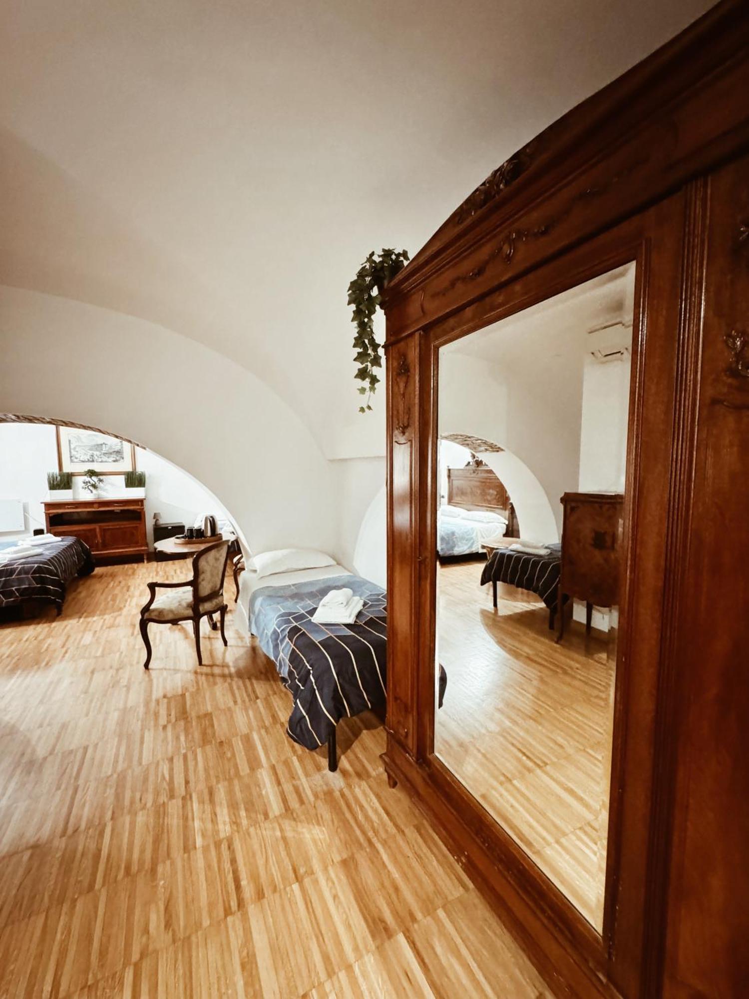 Residenza Tritone Luxury Guest House Trevi Fountain روما المظهر الخارجي الصورة