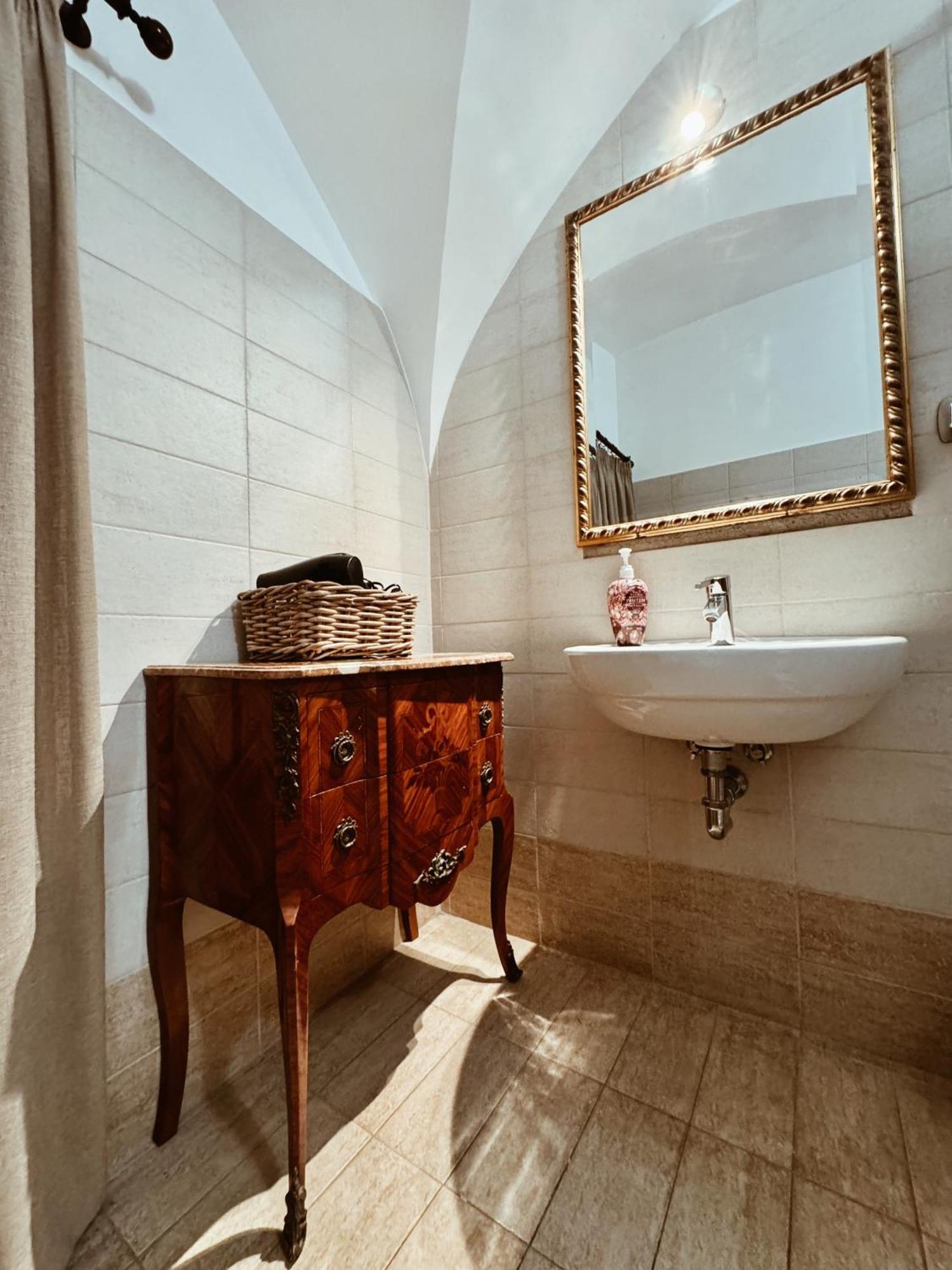 Residenza Tritone Luxury Guest House Trevi Fountain روما المظهر الخارجي الصورة